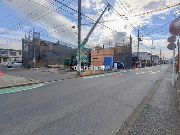前面道路を含めた現地写真です。