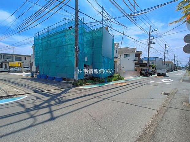 前面道路を含めた現地写真です。
