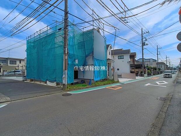 前面道路を含めた現地写真です。