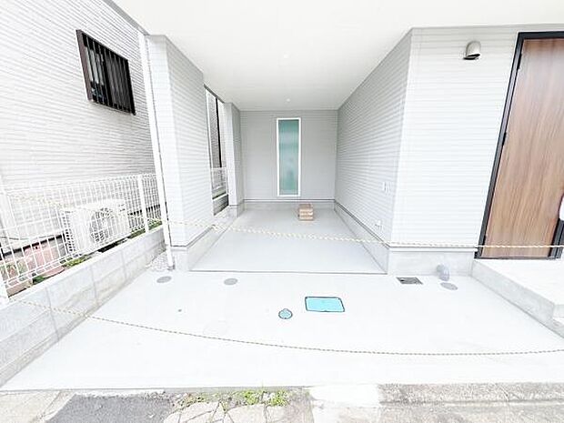 駐車場ももちろん完備しておりますのでお車所有の方にも心強いです。