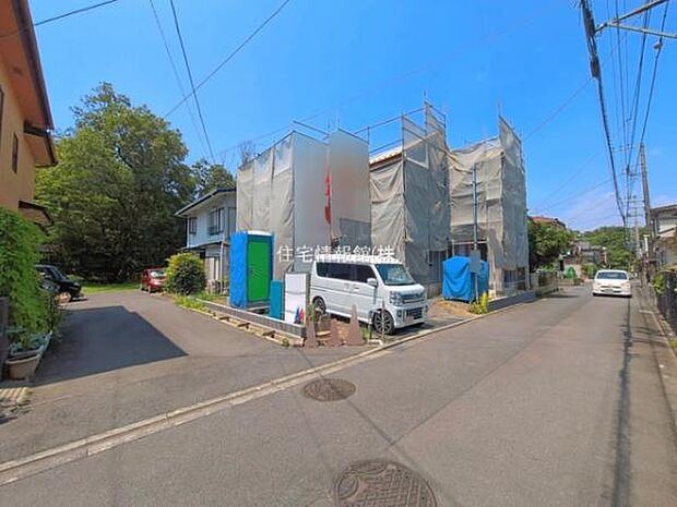 前面道路を含めた現地写真です。