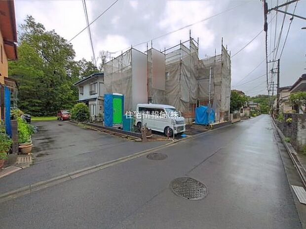 前面道路を含めた現地写真です。