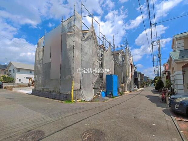 前面道路を含めた現地写真です。
