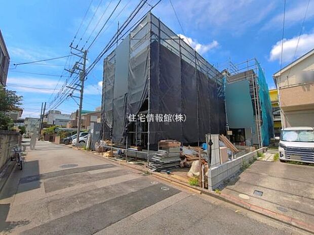 前面道路を含めた現地写真です。