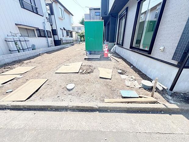 駐車場ももちろん完備しておりますのでお車所有の方にも心強いです。