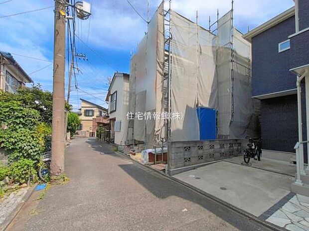 前面道路を含めた現地写真です。