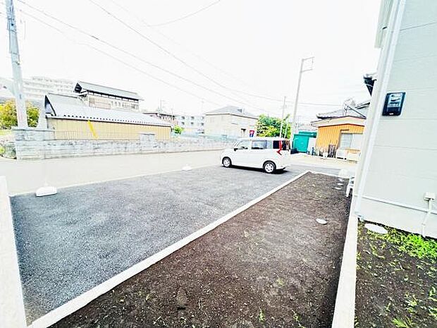 駐車場ももちろん完備しておりますのでお車所有の方にも心強いです。
