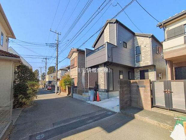 前面道路を含めた現地写真です。