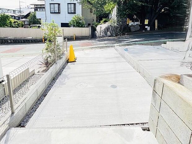 駐車場ももちろん完備しておりますのでお車所有の方にも心強いです。