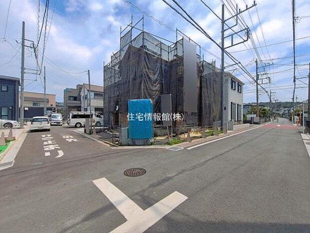 前面道路を含めた現地写真です。