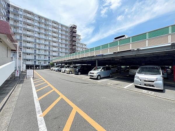 駐車場ももちろん完備しておりますのでお車所有の方にも心強いです。