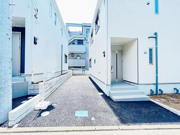 駐車場ももちろん完備しておりますのでお車所有の方にも心強いです。