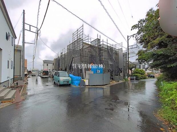 前面道路を含めた現地写真です。
