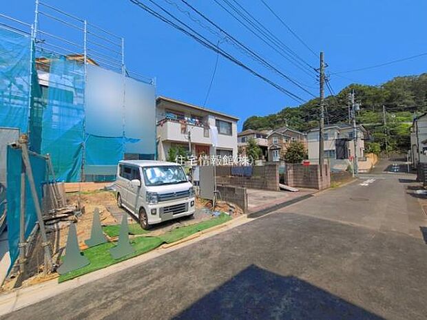 前面道路を含めた現地写真です。