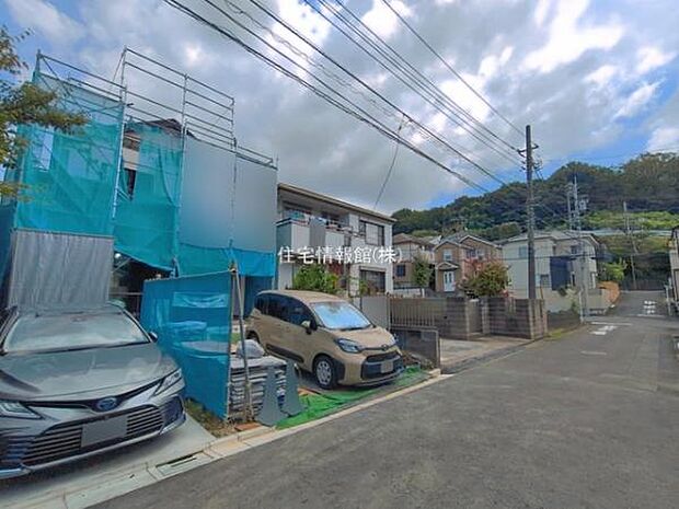 前面道路を含めた現地写真です。