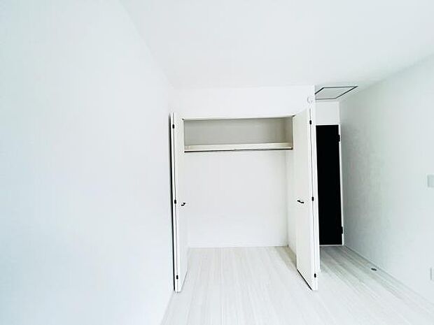 収納が備わっており、子供部屋や在宅ワークスペース等にもおすすめです。