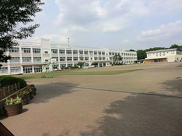 大和市立深見小学校まで約900m（徒歩12分）