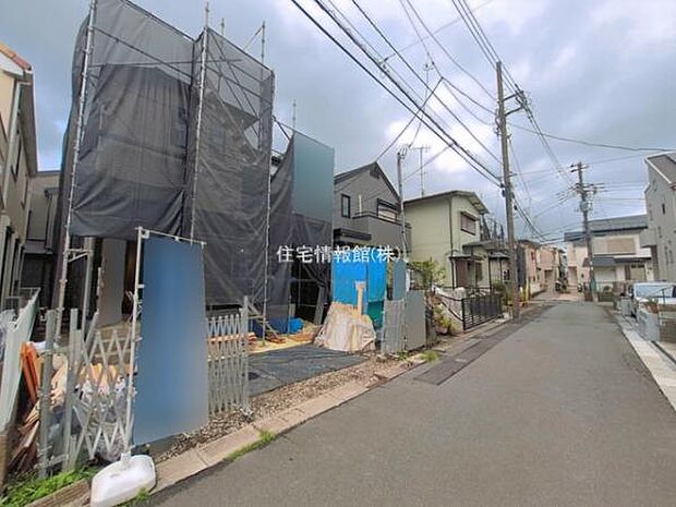前面道路を含めた現地写真です。
