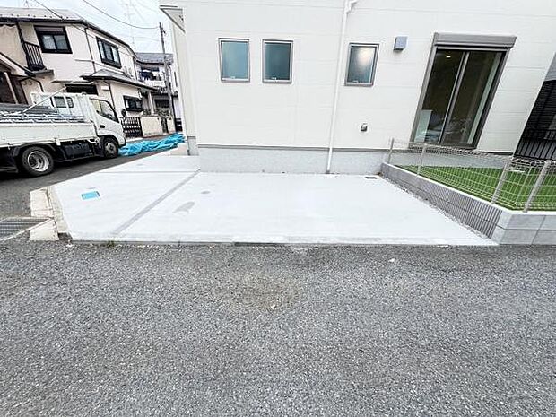 駐車場ももちろん完備しておりますのでお車所有の方にも心強いです。