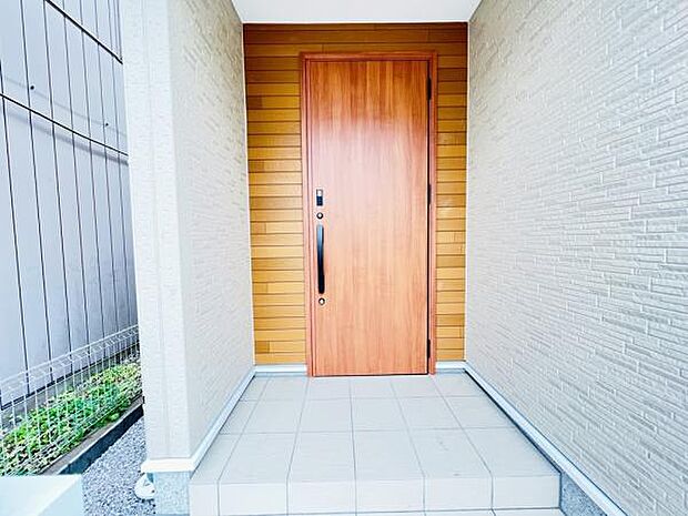 いつも気持ちよくご家族を迎えられる玄関です。