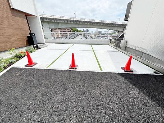 駐車場ももちろん完備しておりますのでお車所有の方にも心強いです。