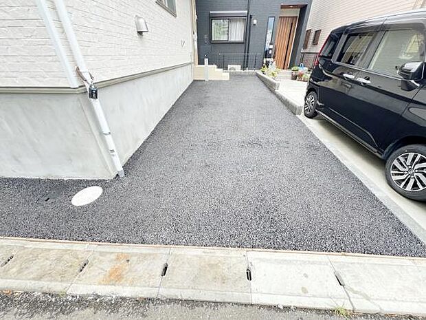 駐車場ももちろん完備しておりますのでお車所有の方にも心強いです。