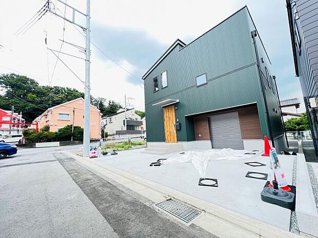 駐車場ももちろん完備しておりますのでお車所有の方にも心強いです。