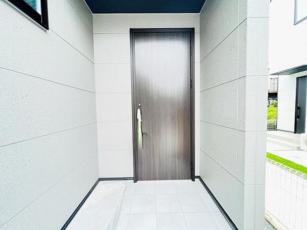 いつも気持ちよくご家族を迎えられる玄関です。