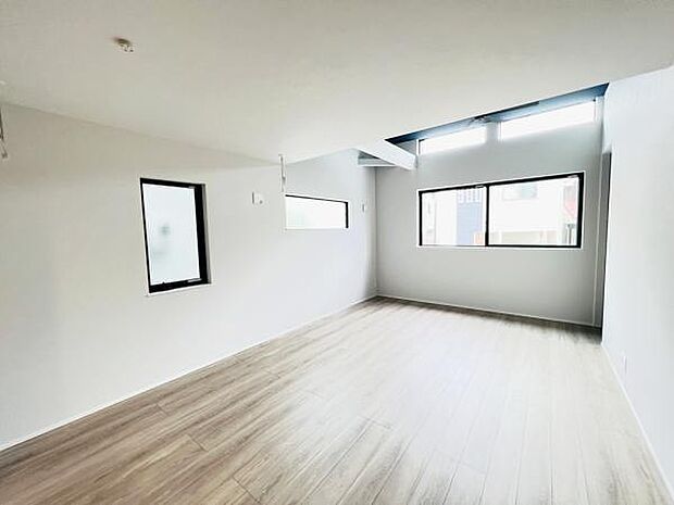 家族団らんの場所としてゆったりと居心地の良いリビングです。