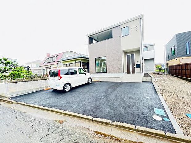 駐車場ももちろん完備しておりますのでお車所有の方にも心強いです。