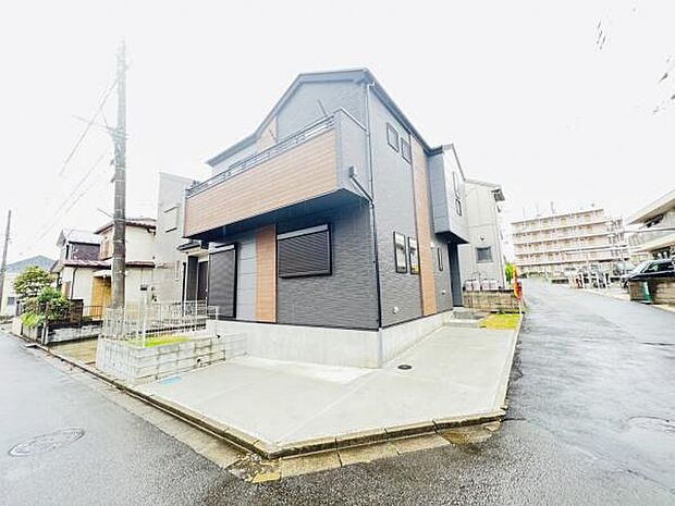 駐車場ももちろん完備しておりますのでお車所有の方にも心強いです。