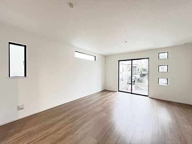 家族団らんの場所としてゆったりと居心地の良いリビングです。