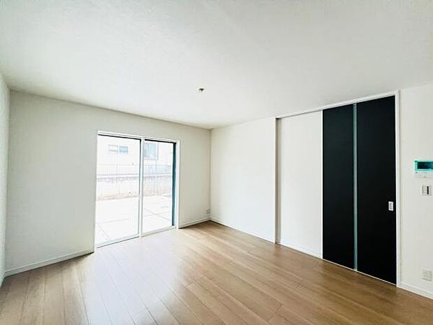 家族団らんの場所としてゆったりと居心地の良いリビングです。