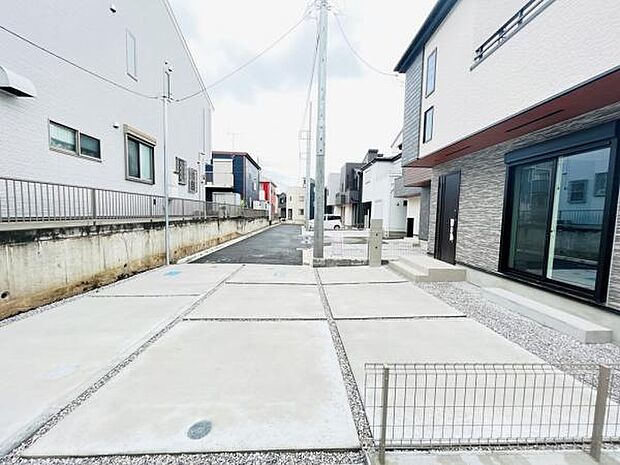 駐車場ももちろん完備しておりますのでお車所有の方にも心強いです。