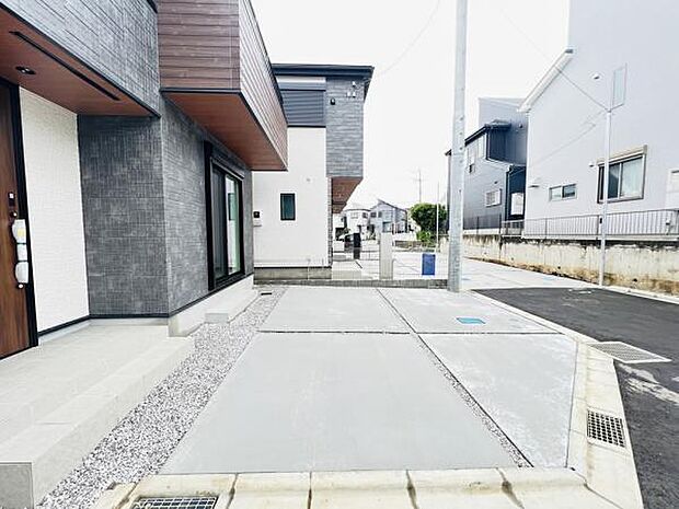 駐車場ももちろん完備しておりますのでお車所有の方にも心強いです。