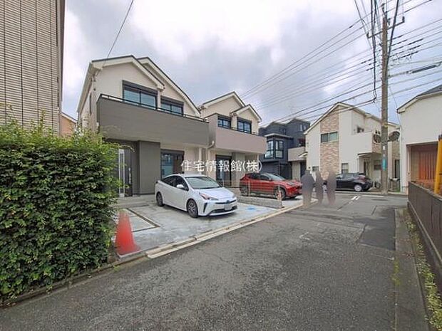 前面道路を含めた現地写真です。