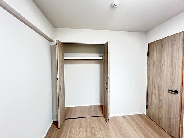 収納が備わっており、子供部屋や在宅ワークスペース等にもおすすめです。