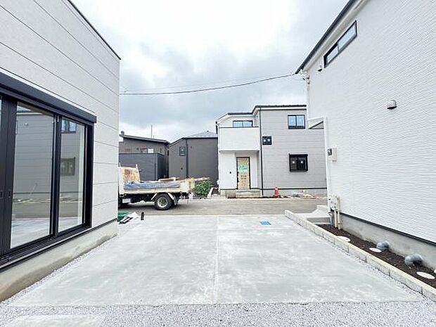 駐車場ももちろん完備しておりますのでお車所有の方にも心強いです。