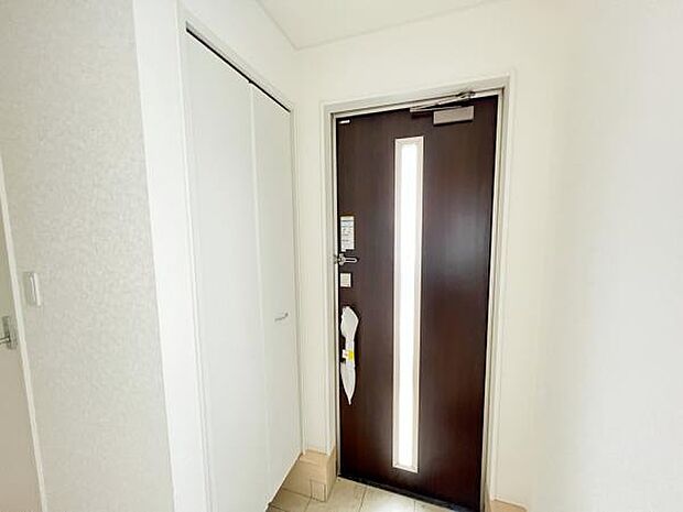 散らかりがちな玄関もスッキリの玄関収納付。