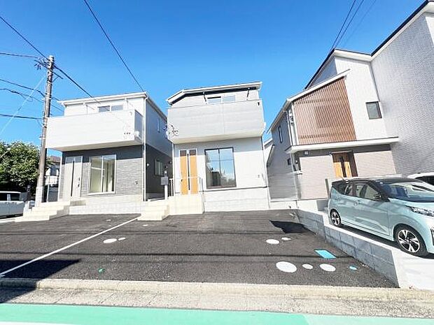 駐車場ももちろん完備しておりますのでお車所有の方にも心強いです。