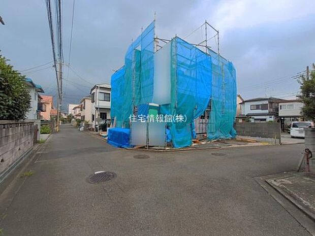 前面道路を含めた現地写真です。