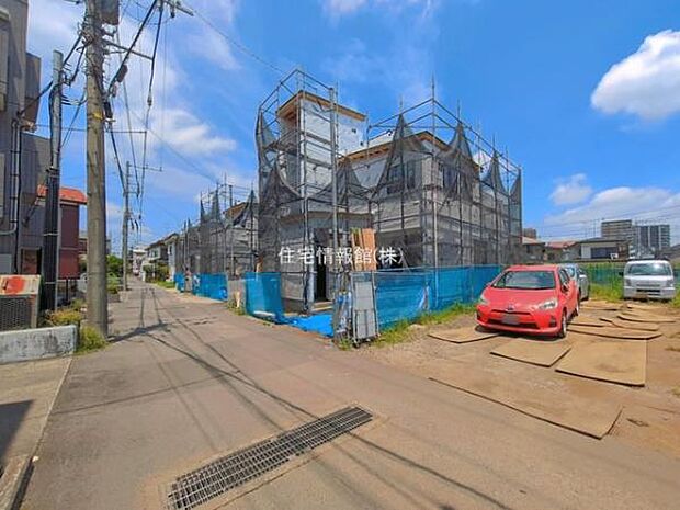 前面道路を含めた現地写真です。