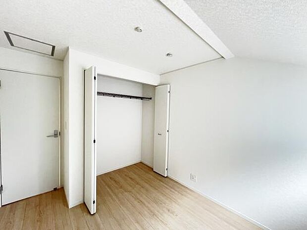 中の物を確認しやすく、取り出しやすい収納スペース。お部屋を広々とお使いいただけます。