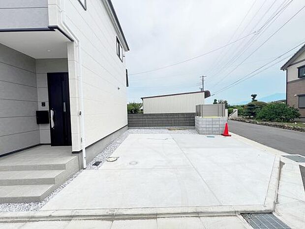駐車場ももちろん完備しておりますのでお車所有の方にも心強いです。