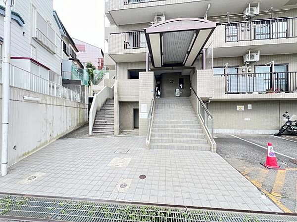 エントランスです。皆様やお客様をお出迎え致します。