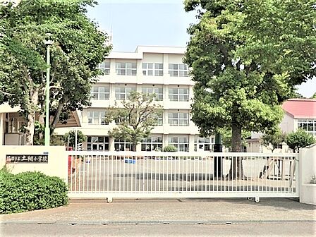 綾瀬市立土棚小学校まで約710m（徒歩9分）