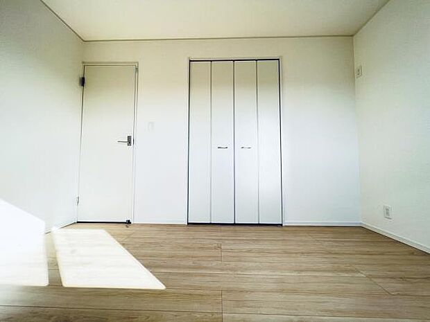 収納が備わっており、子供部屋や在宅ワークスペース等にもおすすめです。