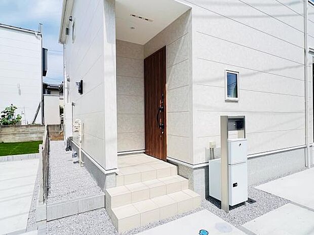 いつも気持ちよくご家族を迎えられる玄関です。