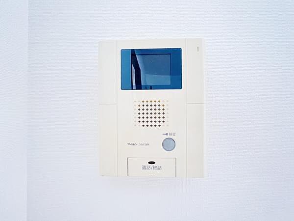 訪問者を確認できるTVモニター付きインターフォンです。