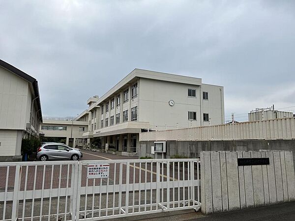 相模原市立新町中学校まで約1400m（徒歩18分）